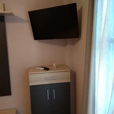 Marina's Luxury * Anabolu